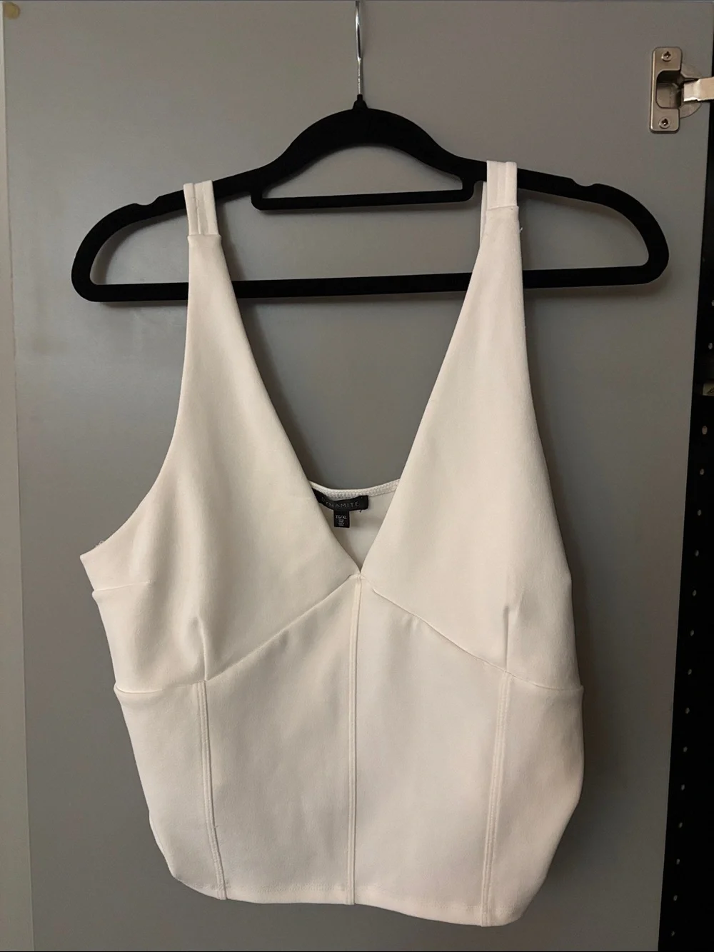 Dynamite White Sleeveless V-Neck Top - Picture 2 of 5